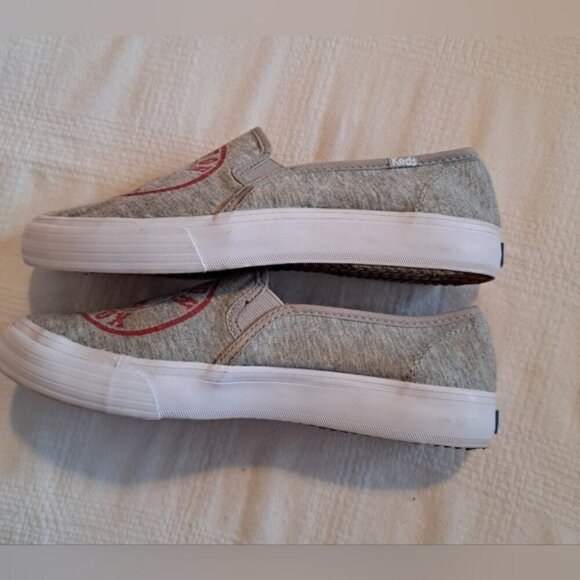 Boston Red Sox women's size 7.5 slip on Keds, gray with red printing, VGUC - Picture 4 of 8